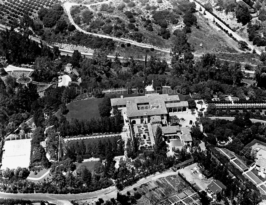 Harold Lloyd Estate 1929 Known as Greenacres wm.jpg
